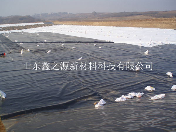 根據(jù)土壤類(lèi)型狀態(tài)確定hdpe土工膜鋪設(shè)方案