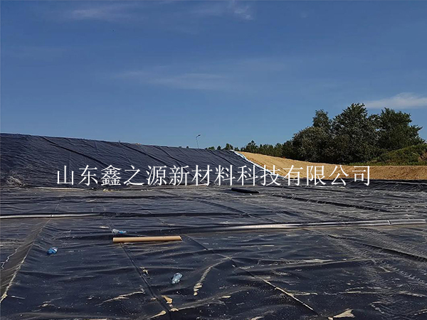 養(yǎng)殖新紀(jì)元：防滲膜覆土的綠色妙用，繪就生態(tài)養(yǎng)殖新畫(huà)卷